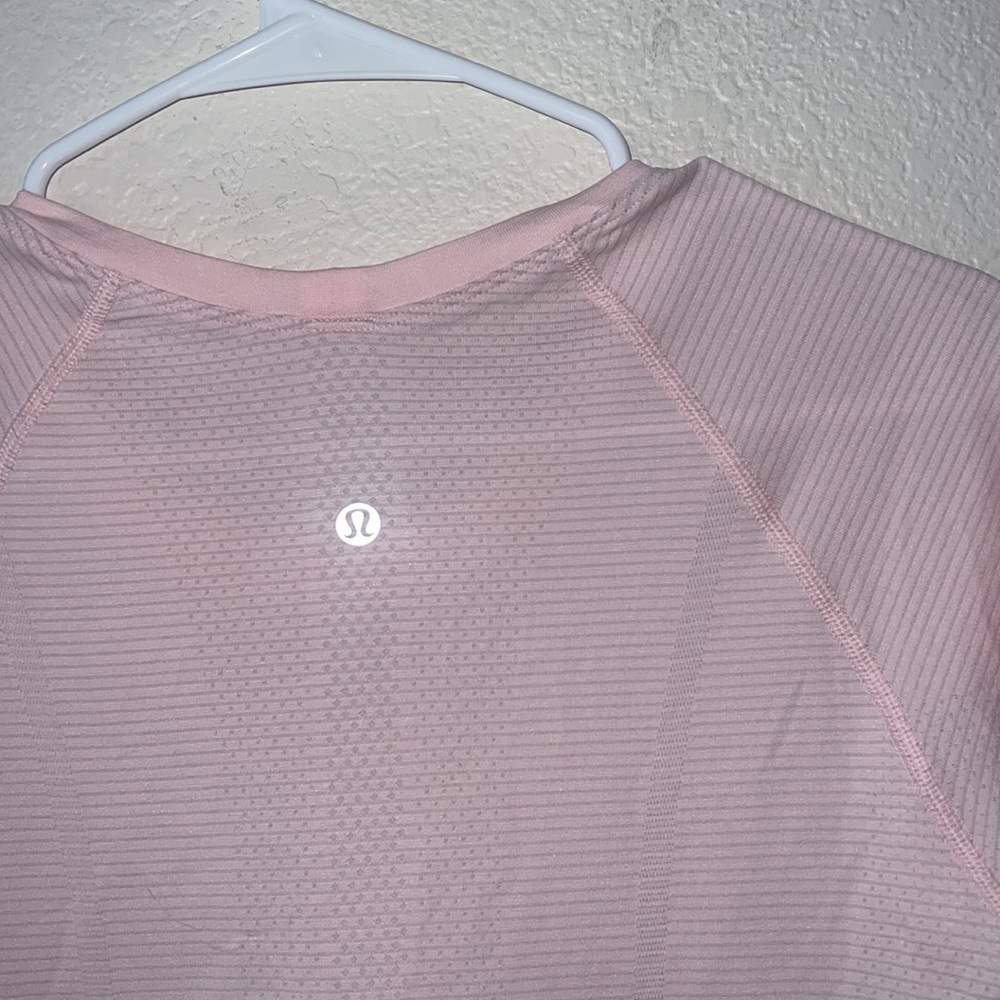 Lululemon swiftly tech short sleeve 2.0 STRAWBERRY MILKSHAKE💕 - Picture 3 of 5